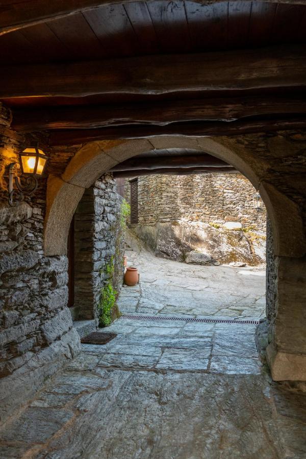 Maison d'hôtes Quinta De Mouraes - Casa Do Xisto à Lever Extérieur photo
