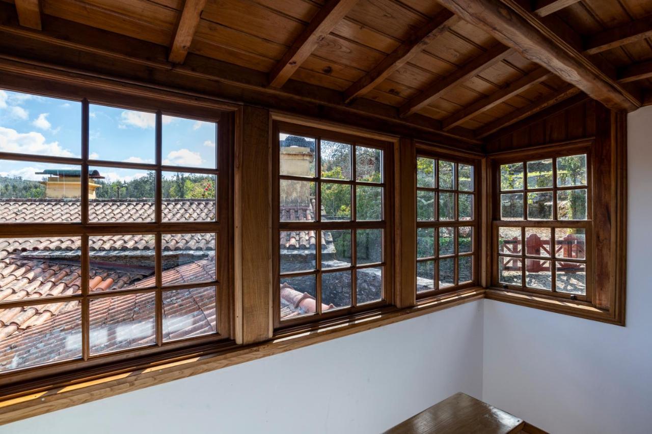 Maison d'hôtes Quinta De Mouraes - Casa Do Xisto à Lever Extérieur photo