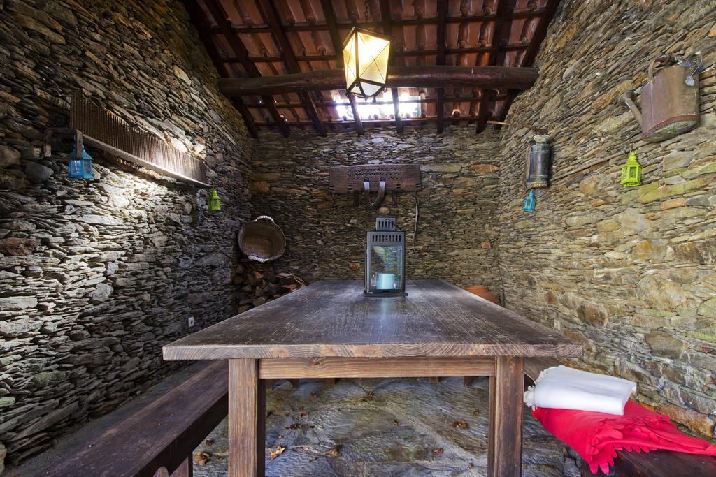 Maison d'hôtes Quinta De Mouraes - Casa Do Xisto à Lever Extérieur photo